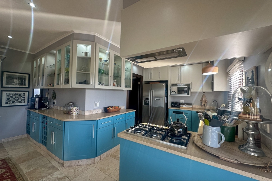 5 Bedroom Property for Sale in Oubaai Western Cape